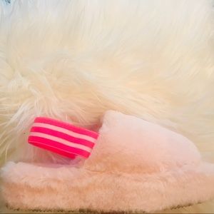 New! Steve Madden Fuzzy Pink Slippers
